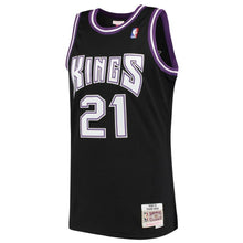 Load image into Gallery viewer, Men&#39;s Mitchell &amp; Ness Vlade Divac Black Sacramento Kings  Hardwood Classics Swingman Jersey