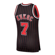 Load image into Gallery viewer, Men&#39;s Mitchell &amp; Ness Toni Kukoc Black Chicago Bulls  Hardwood Classics Swingman Jersey  Black