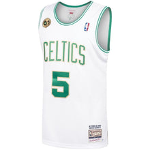 Load image into Gallery viewer, Men&#39;s Mitchell &amp; Ness Kevin Garnett White Boston Celtics  Hardwood Classics Authentic Jersey  White