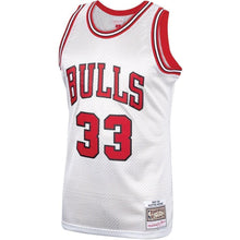 Load image into Gallery viewer, Scottie Pippen Chicago Bulls Mitchell &amp; Ness Hardwood Classics Platinum Swingman Jersey  White