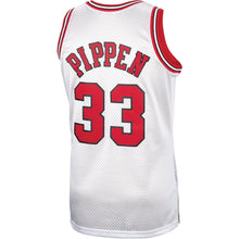Load image into Gallery viewer, Scottie Pippen Chicago Bulls Mitchell &amp; Ness Hardwood Classics Platinum Swingman Jersey  White
